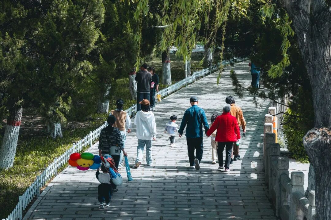 老年糖友如何才能重阳登高，血糖不高？